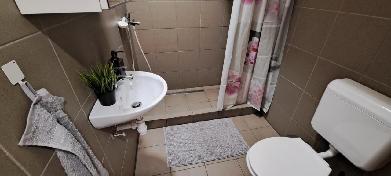 6-Pack Apartment In The Party District 부다페스트 외부 사진
