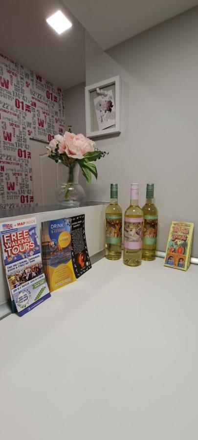 6-Pack Apartment In The Party District 부다페스트 외부 사진